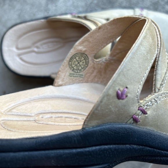 Keen light tan slip on leather Clogs footwear shoes NWOB Sz-6.5. C - Picture 6 of 8